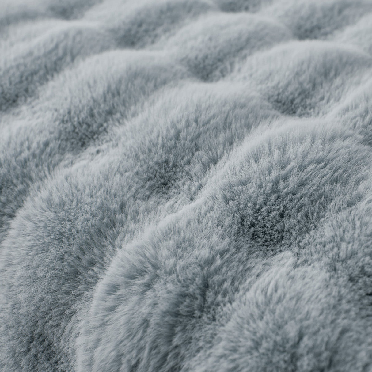 Luxe Ripple Faux Fur Sofföverdrag - Modernt, Stilrent & Hållbart Soffaskydd Carvallo