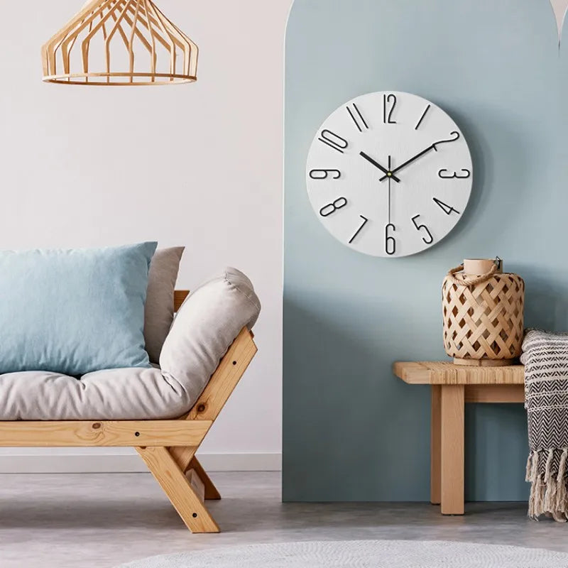 NordicTime - Tyst trähängande väggur för ljudlös och modern inredning Carvallo