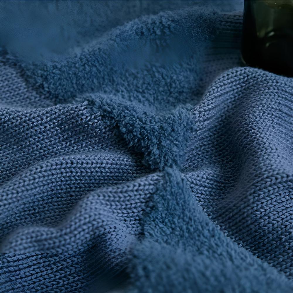 Tassel Touch Kuddar Carvallo