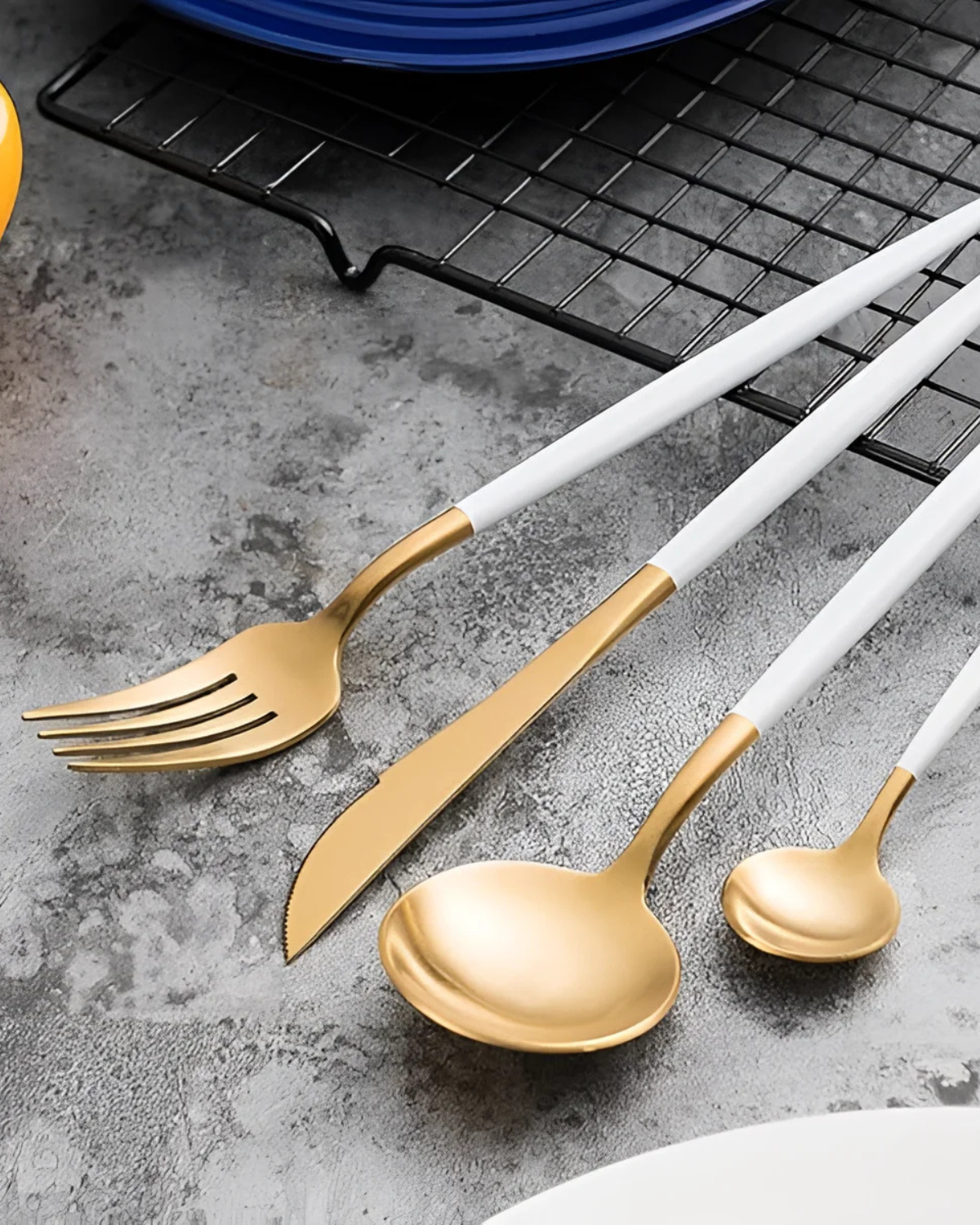 Carvallo Lumine – Lyxigt Bestickset med Guldaccenter och Matt Svarta Handtag Carvallo