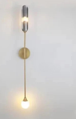 GoldenGlow – Minimalistisk LED Vägglampa för Vardagsrum & Sovrum Carvallo