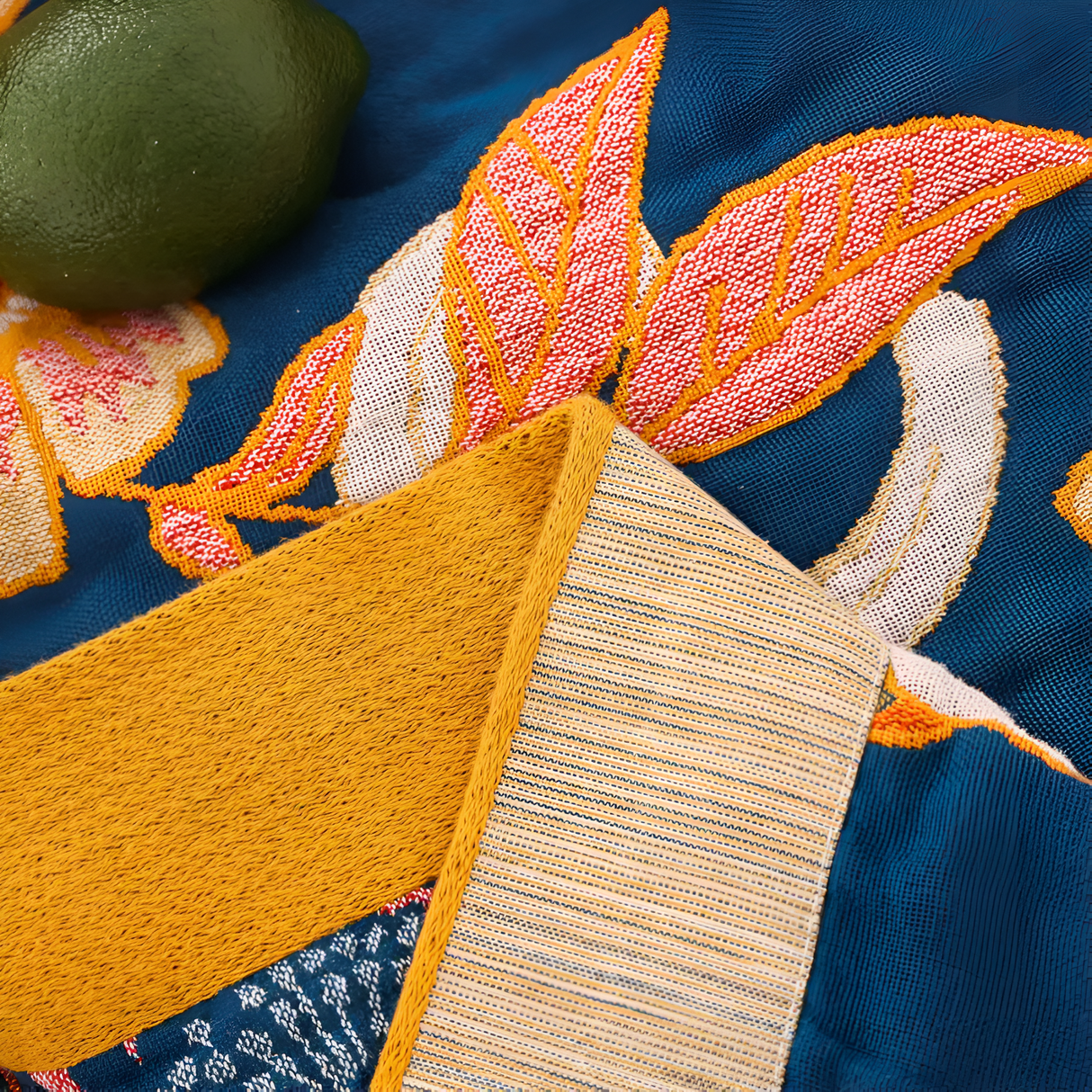 Mjuk Vändbar Blommig Filt Carvallo