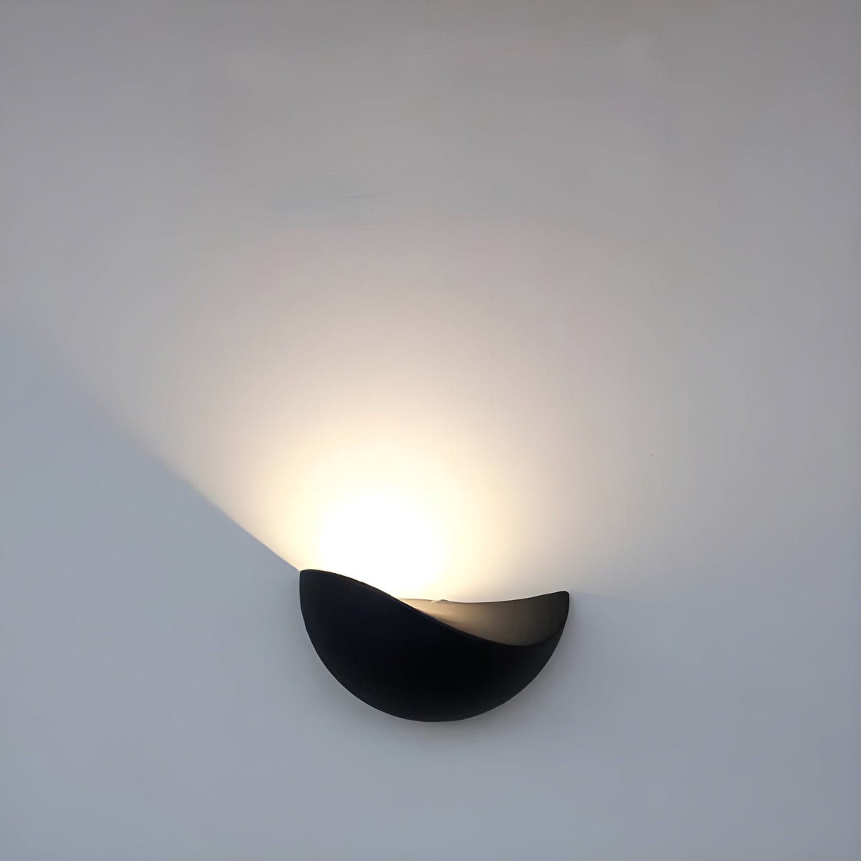 NoirLume Light - Minimalistisk halvcirkelformad LED vägglampa Carvallo
