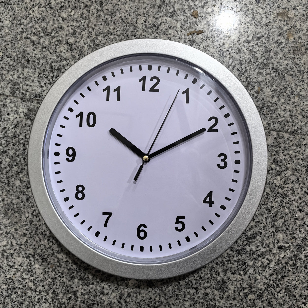 Väggklocka med hemligt förvaringsutrymme – Praktisk och diskret Carvallo