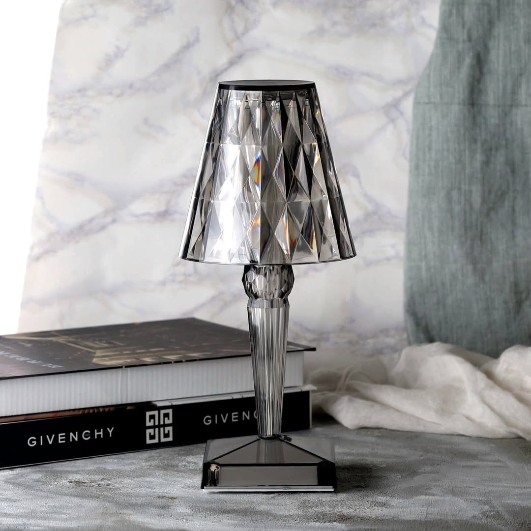 VivaSpark – Elegant bordslampa med gnistande inspiration Carvallo