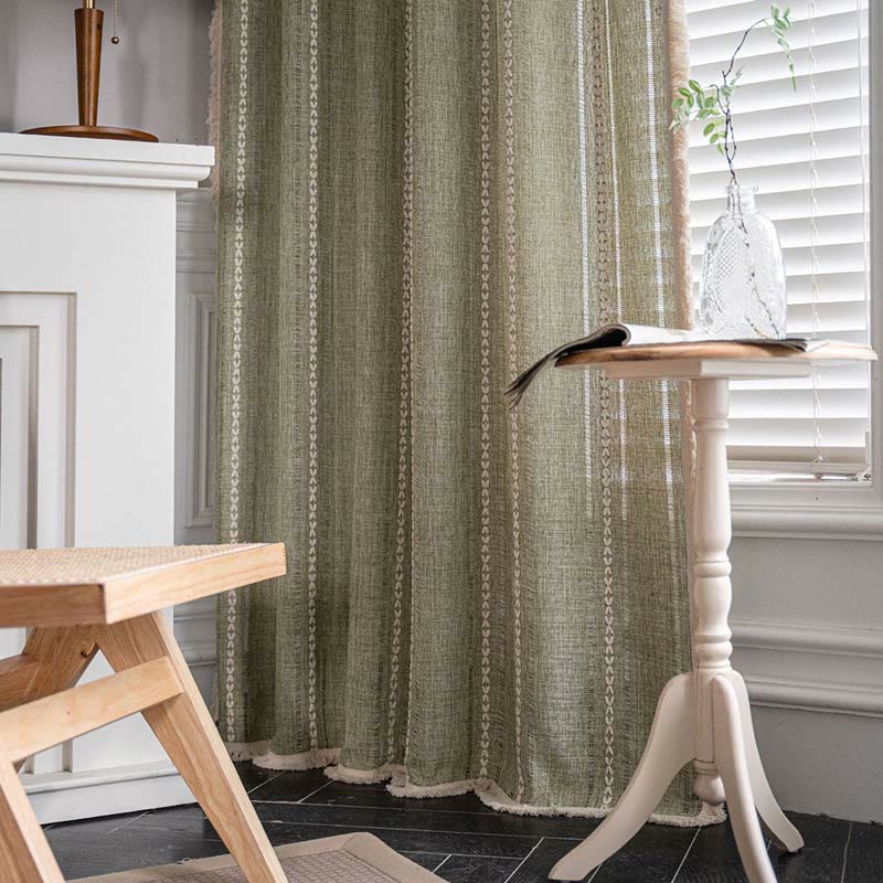 Enkel randig hallow-ut semi-skuggning fringing gardin Carvallo