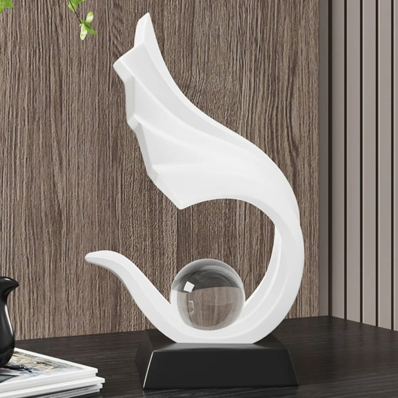 Orbelle – Konstnärlig abstrakt skulptur med kristallklar kula och elegant form Carvallo