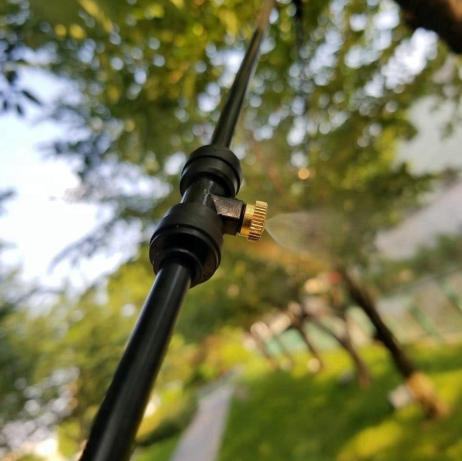 Vattensystem för trädgården – Droppbevattning kit med justerbar sprejhuvud och tillbehör Carvallo