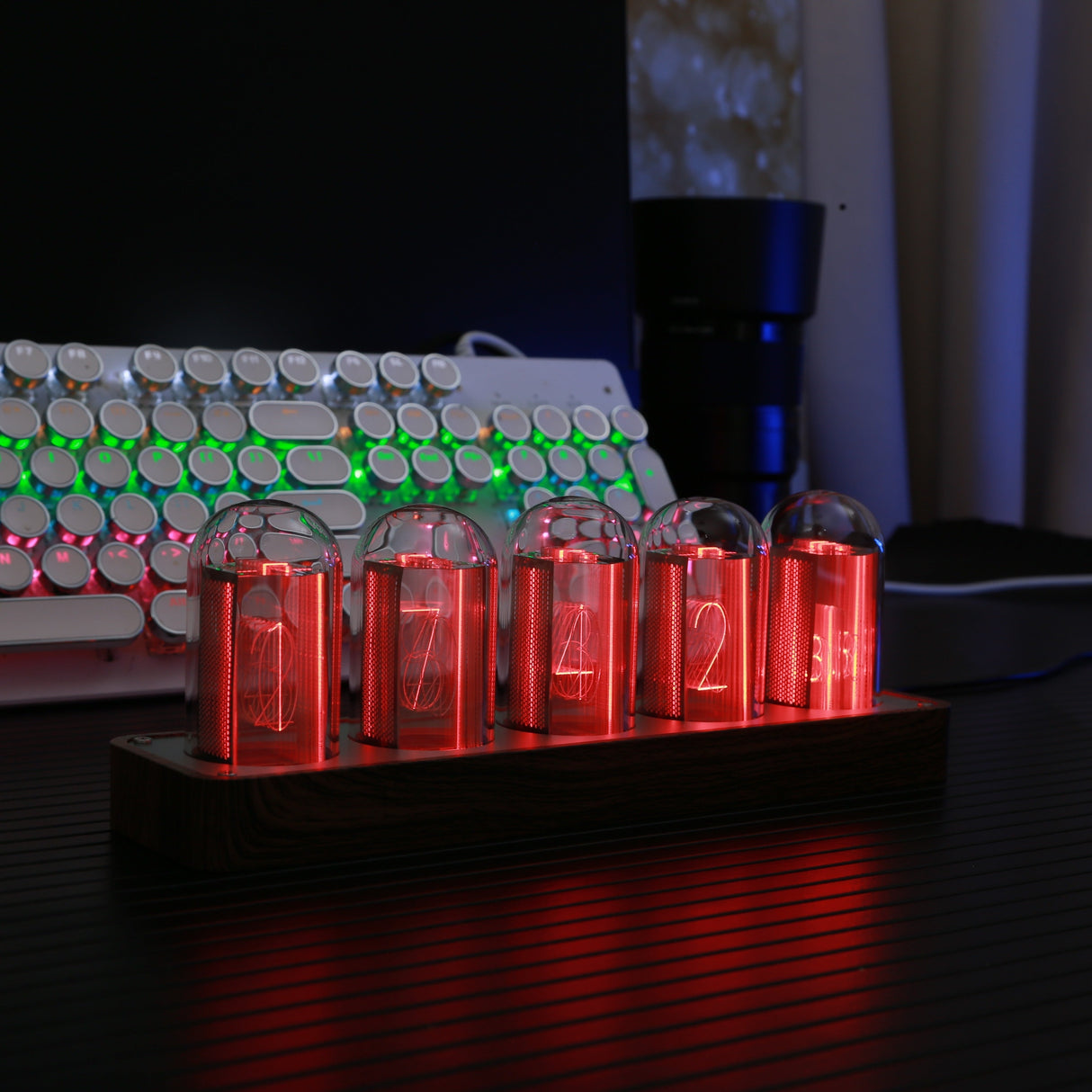 ClocTeck Nixie Tube Klocka - Retro Digital Skrivbordsklocka, Stöder Wi-Fi Tidskalibrering (Valnötsträ) Carvallo