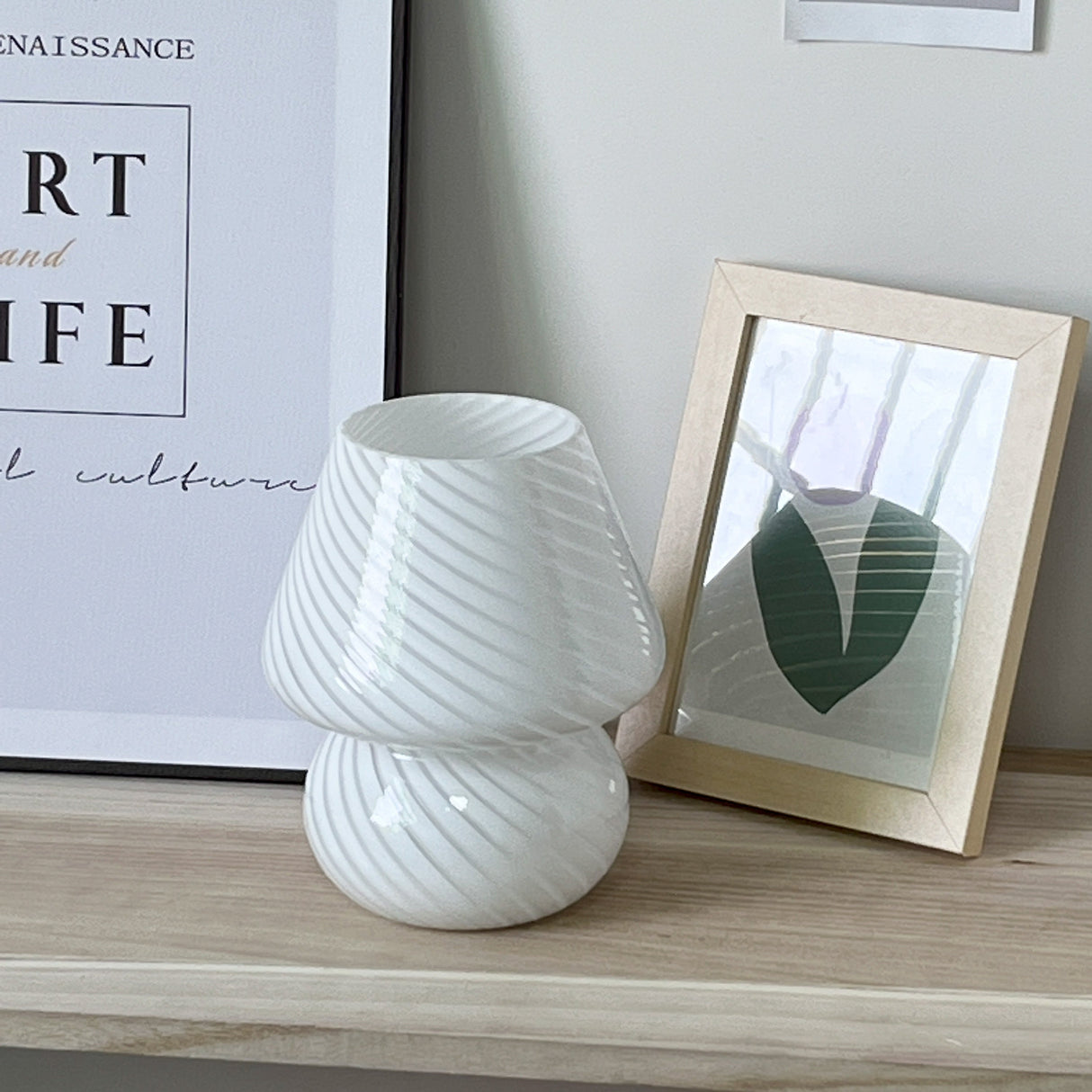 Randig Bordslampa - Atmosfärisk och Tidlös Design Carvallo