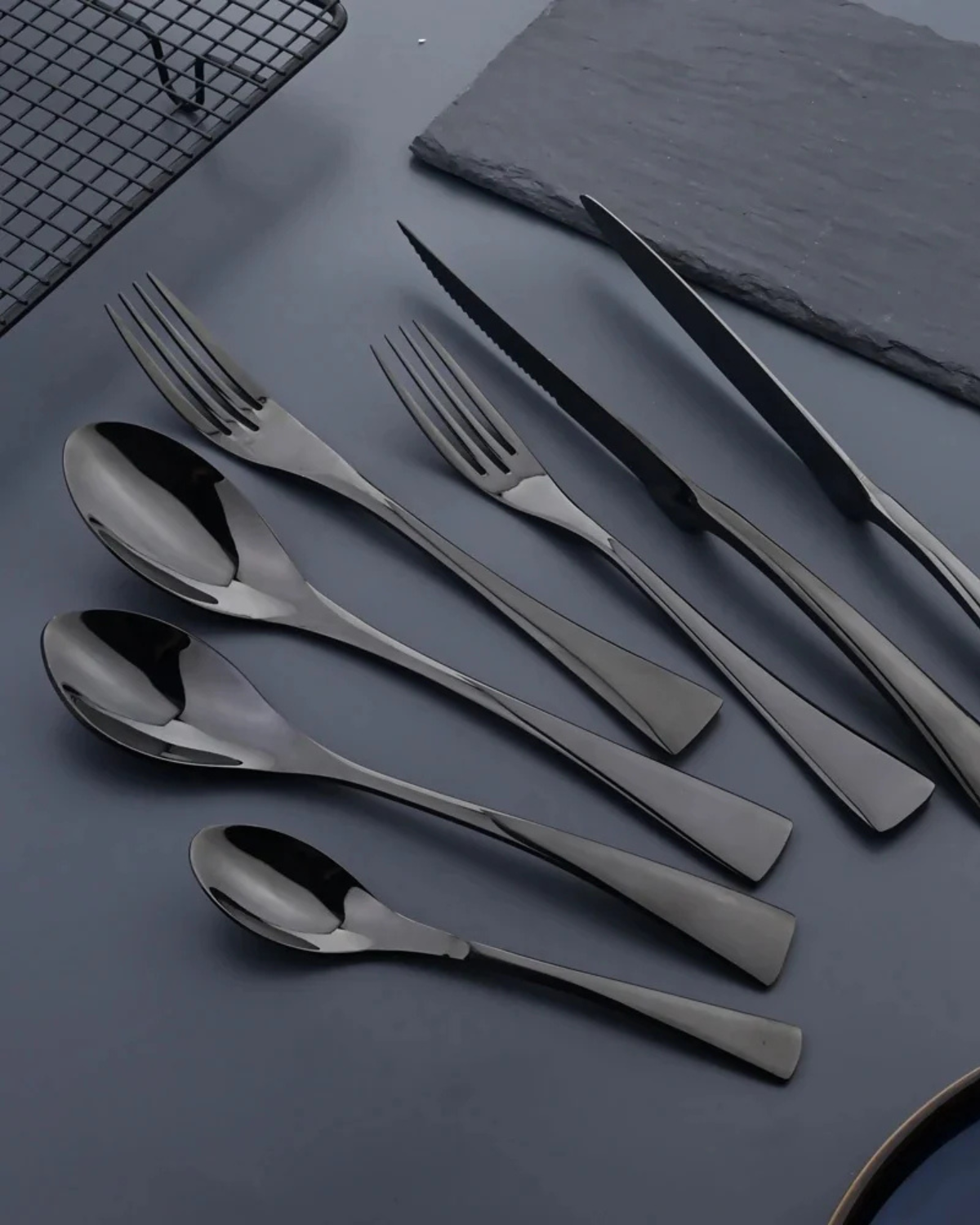 Élan Luxe – Fint Bestickeset med Tidlös Elegans för en Stilig Dukning Carvallo