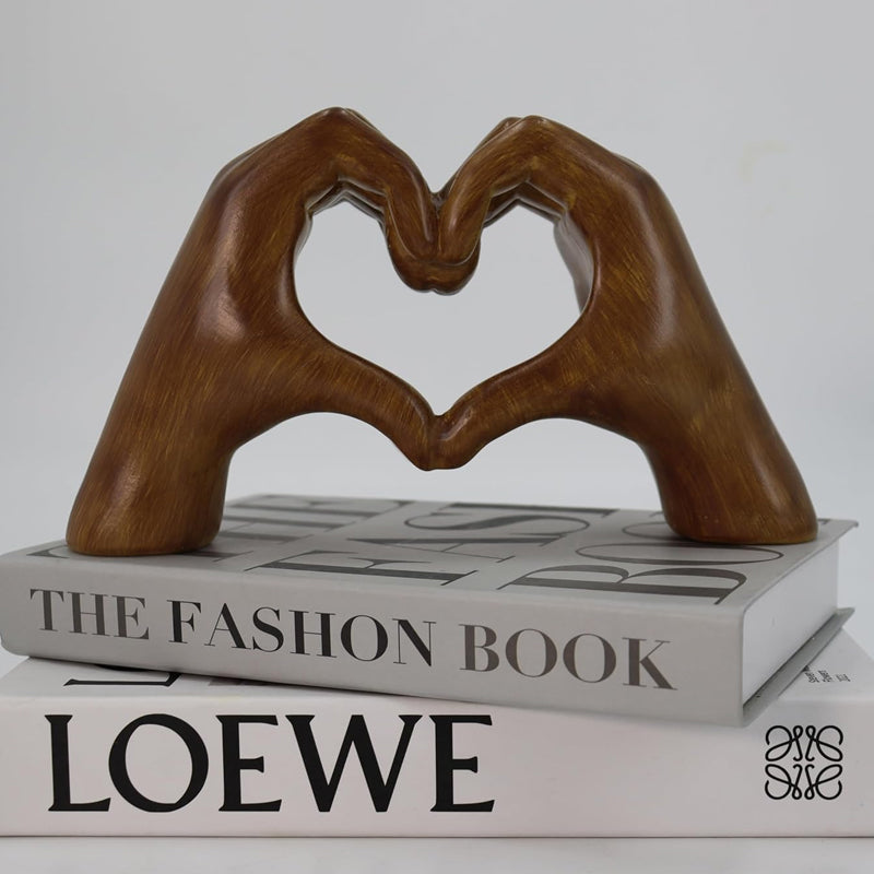 Hjärtformad Skulptur: Modern Konst med en Romantisk Touch Carvallo