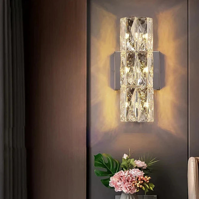 NovaGlow – Modern skiktad vägglampa med reflekterande yta detaljer Carvallo