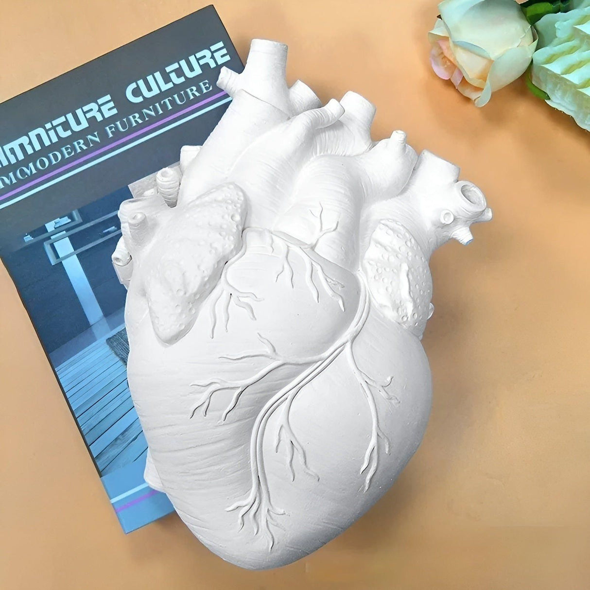 BloomHeart Vase - Elegant Grekiskt Inspirerad Hjärta Formad Torkad Blomkruka Carvallo