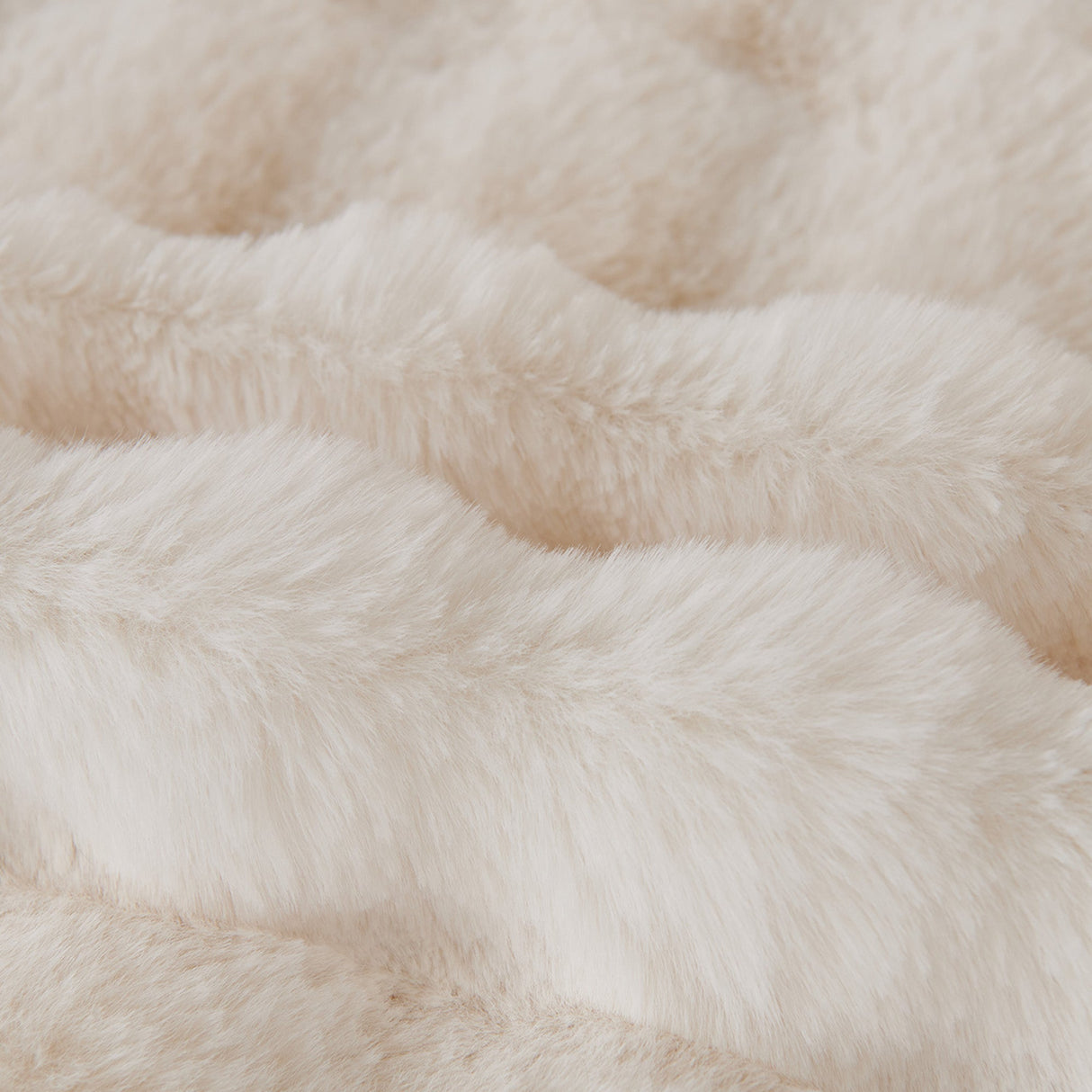 Luxe Ripple Faux Fur Sofföverdrag - Modernt, Stilrent & Hållbart Soffaskydd Carvallo