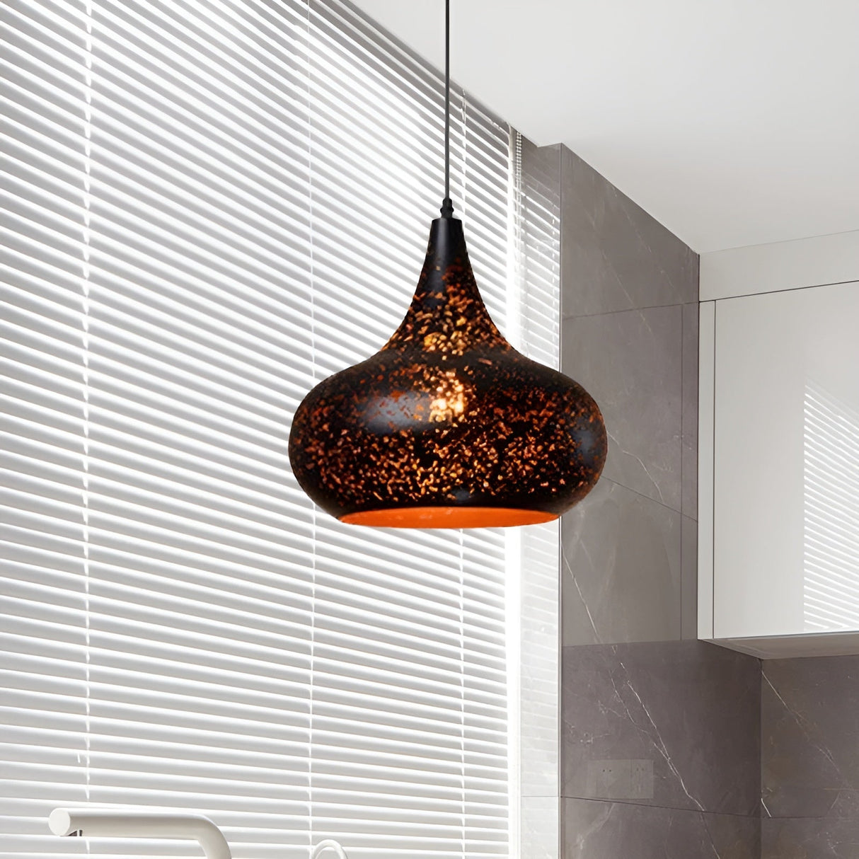 ShadowFlare Light – Dekorativ Metall Pendellampa Carvallo