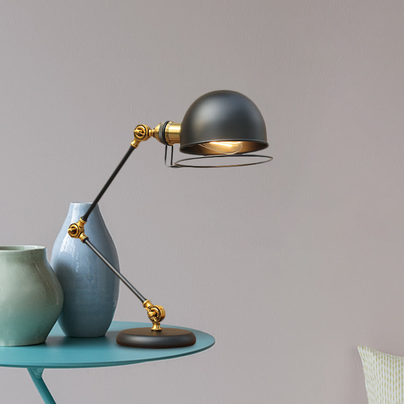 Carvallo - Industriell svingarmbordslampa med justerbar belysning och modern stil Carvallo