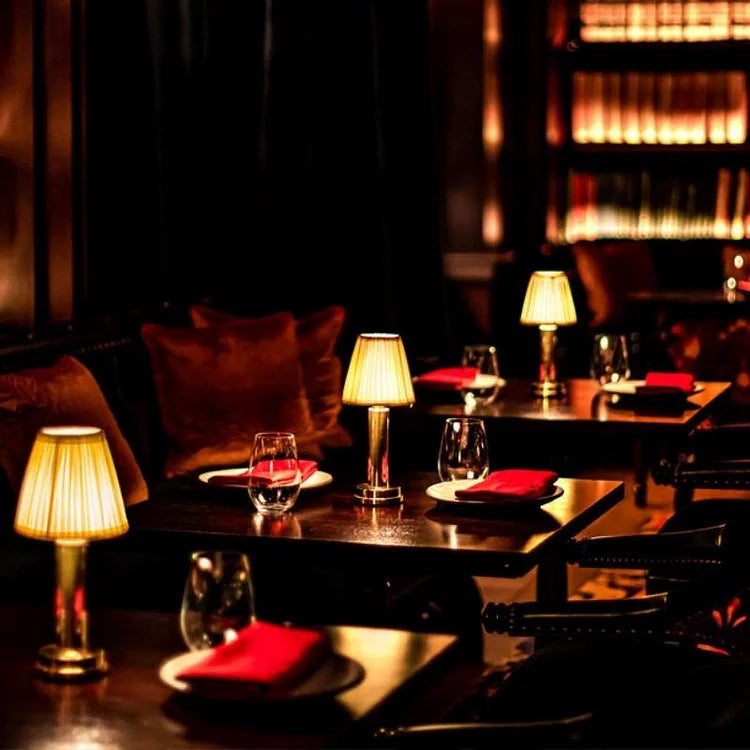 Elegant sladdlös LED Silk Touch bordslampa – modern elegans MILA Sverige