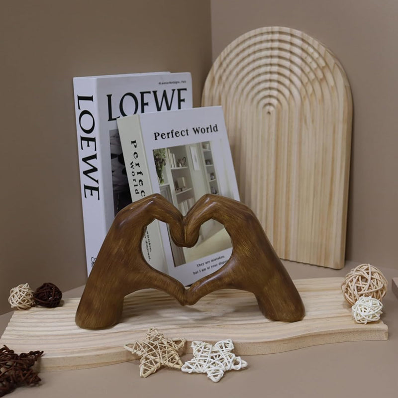 Hjärtformad Skulptur: Modern Konst med en Romantisk Touch Carvallo