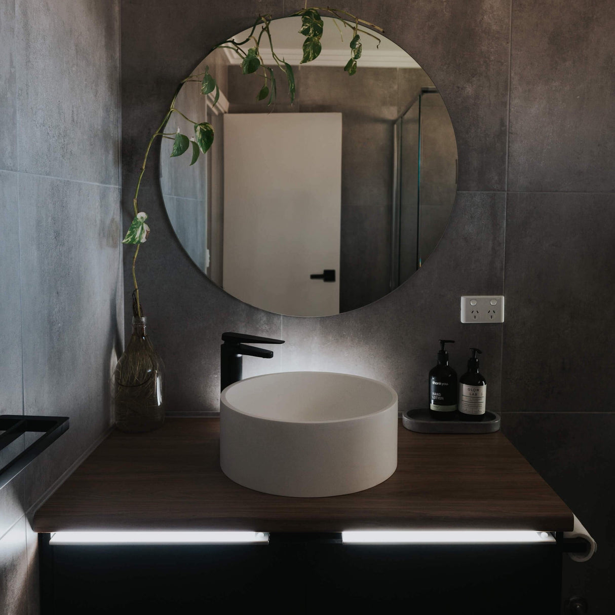 MotionBright - LED-lampa med rörelsesensor för moderna hem Carvallo