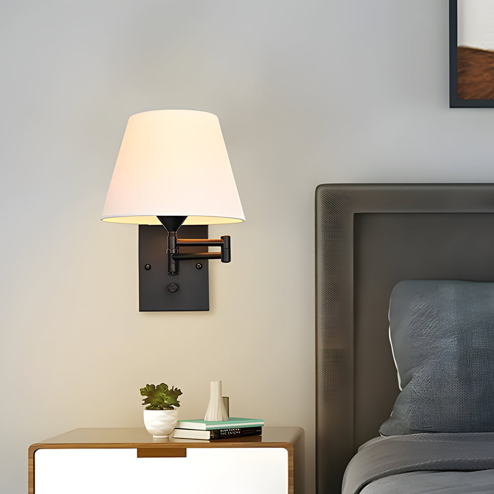 1-Ljus Plug-In Svängarm Vägglampa med Linne Skärm Carvallo
