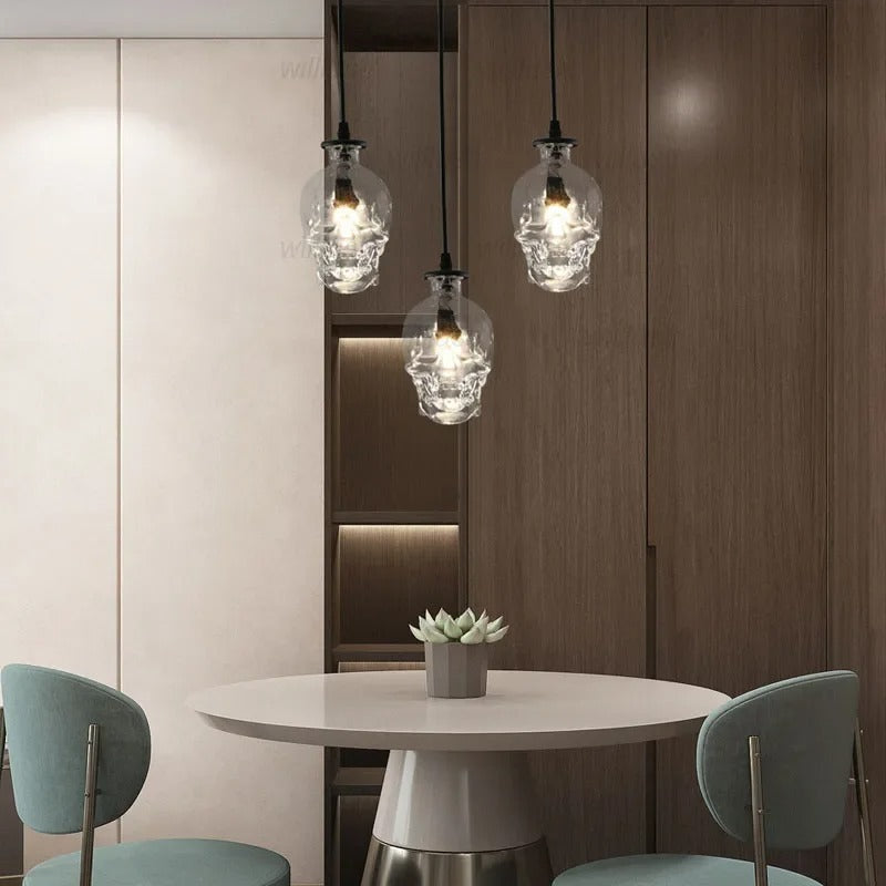 SkullGlow - Glas Skalle Hänge med LED-lampa för gotisk känsla Carvallo
