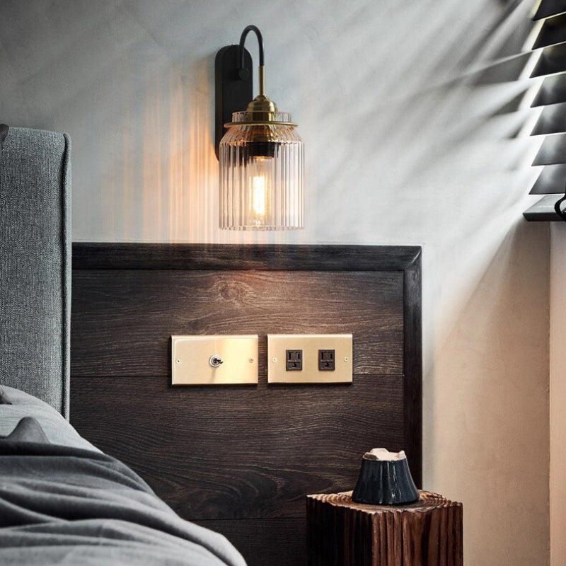 RetroGlow - Vintage vägglampa med randig glaskärm för mysbelysning Carvallo