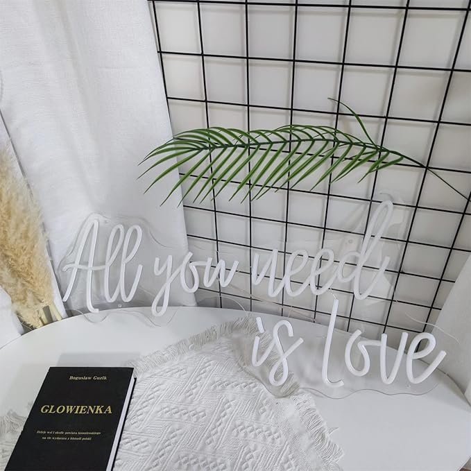 Neon skylt 'All You Need is Love' – Dekorativ LED väggbelysning för inomhusbruk Carvallo