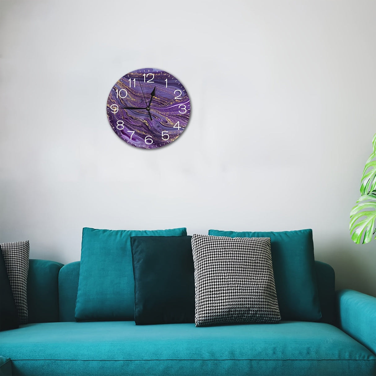 VioletGlow - Modern Lila Väckarklocka med Guld Accenter, Abstrakt Design Carvallo