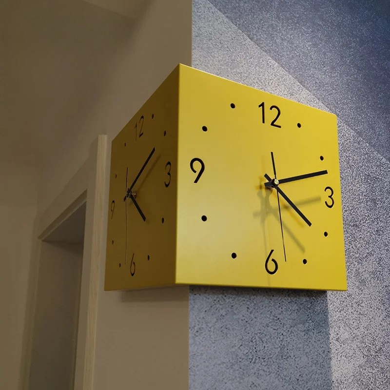 DualEdge - Modern väggklocka med skala och tyst gång Carvallo