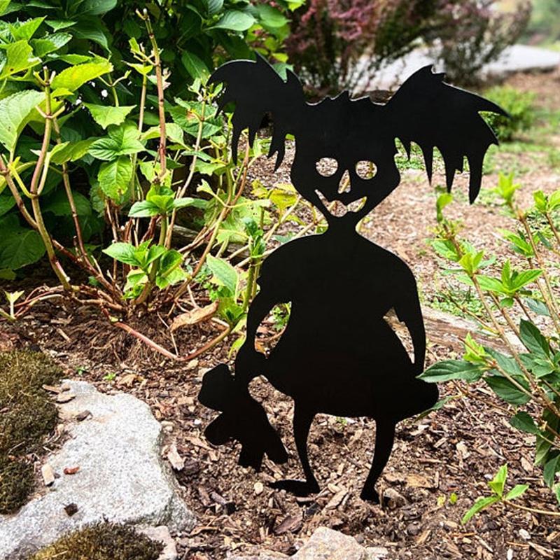 ShadowHaunt – Passande trädgårdsdekorationer med lekfulla, men skrämmande silhuettmönster Carvallo