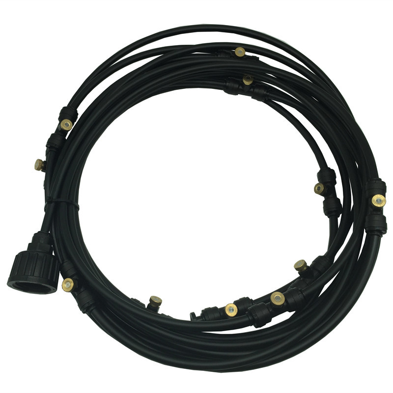 Sprinklersystem – Vattenslang med sprutmunstycken för svalkande uppfriskning i trädgården Carvallo