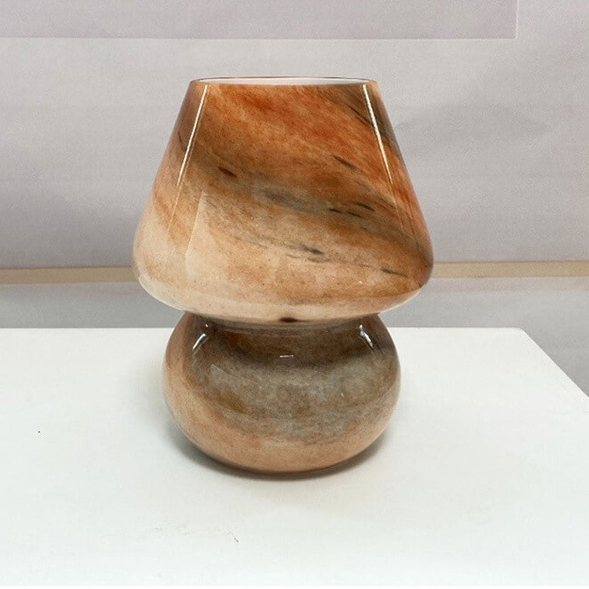 CosmoGlow Handgjord glasbordslampa – Planetinspirerad elegans MILA Sverige