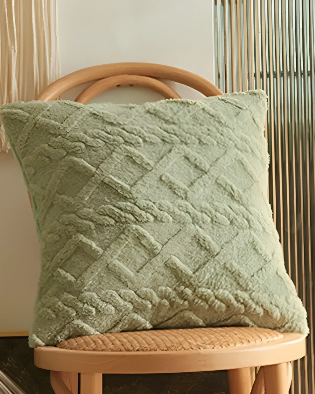 Carvallo – Lyxig Reliefkudde med subtil geometrisk design för en stilren interiör Carvallo