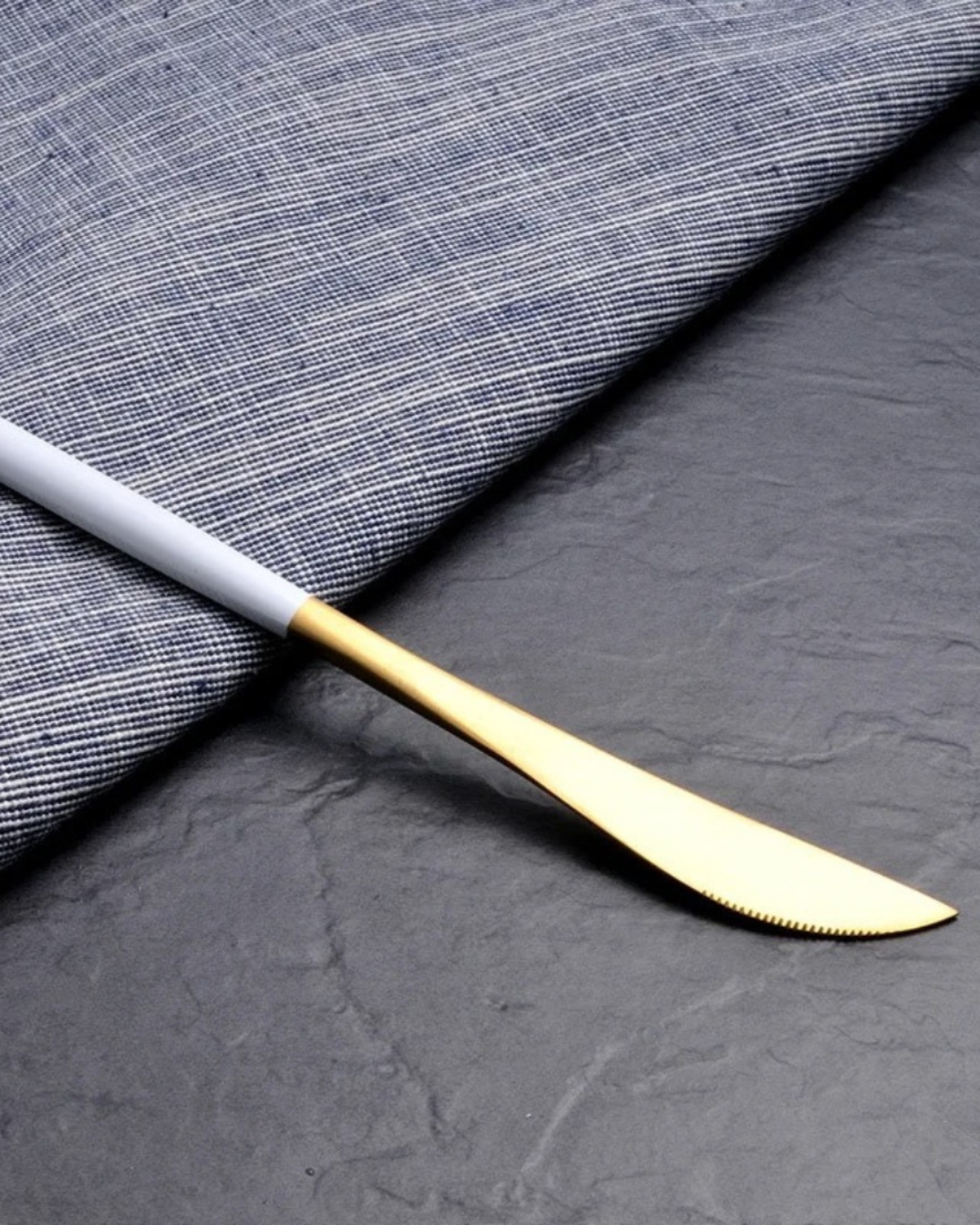 Carvallo Lumine – Lyxigt Bestickset med Guldaccenter och Matt Svarta Handtag Carvallo