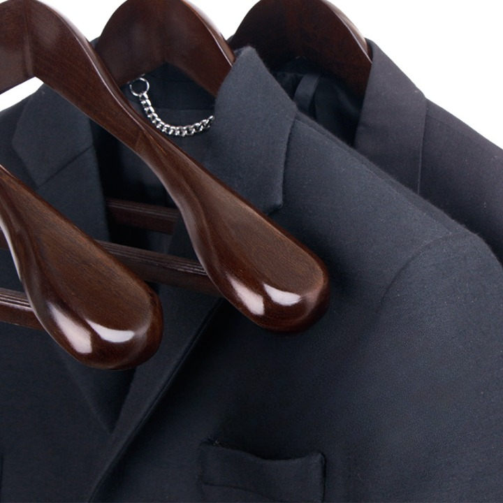 Carvallo Élite – Lyxiga Träklädshängare med Finslipad Design Carvallo