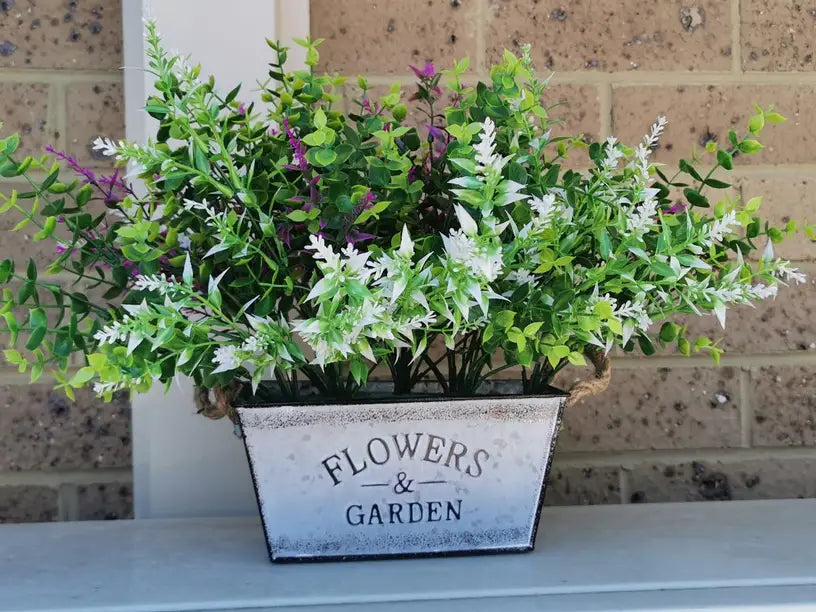 Dekorativ blomster- och trädgårdsbehållare i metall med hampasnörehandtag Carvallo