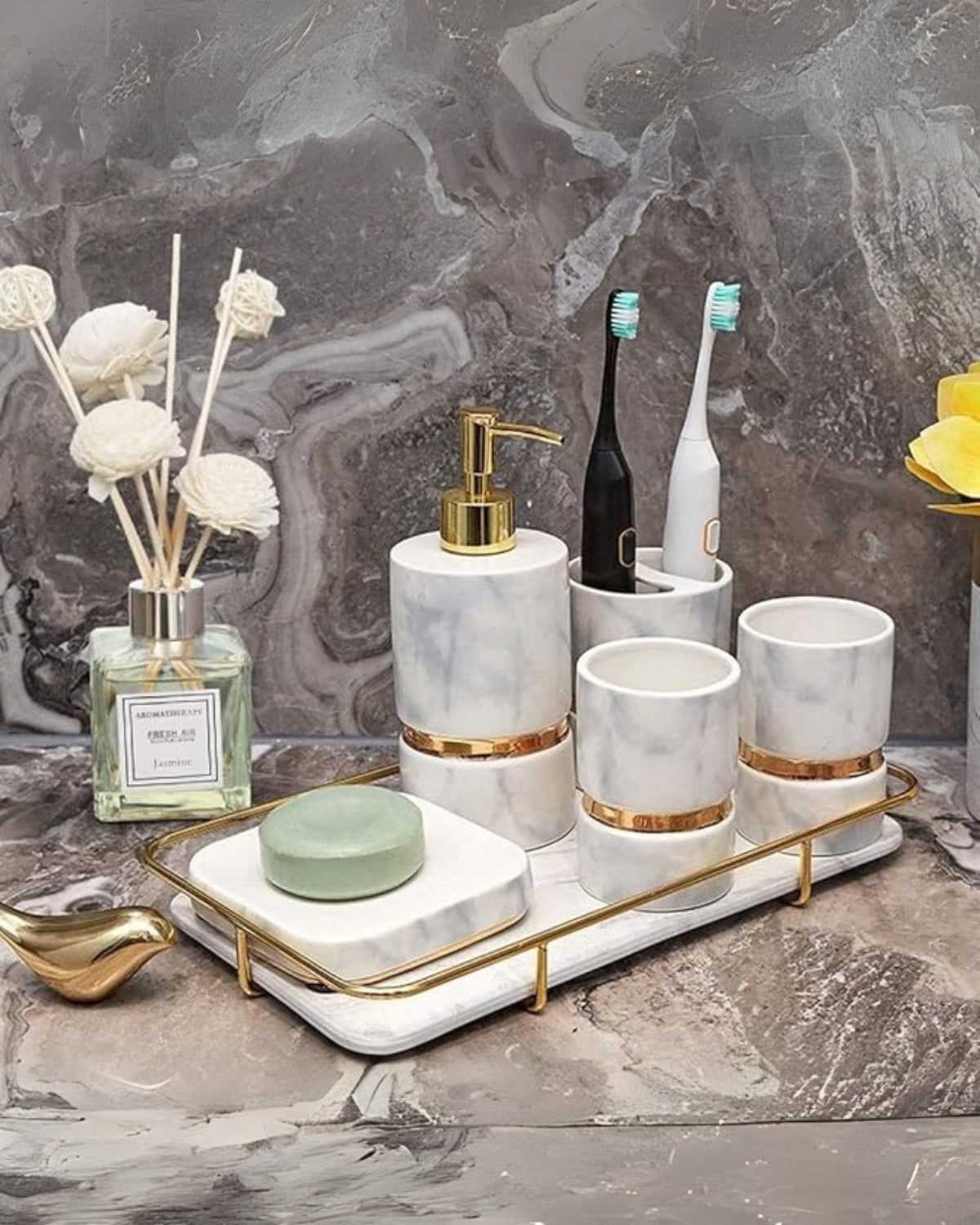 Carvallo Marmor Elegance – Lyxigt Marmorbadrumset med Gyllene Detaljer (6-delat) Carvallo