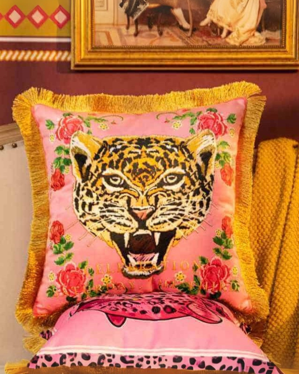 Carvallo – Lyxig Sammetkudde med Kunglig Panthertryck för Stilig Inredning Carvallo