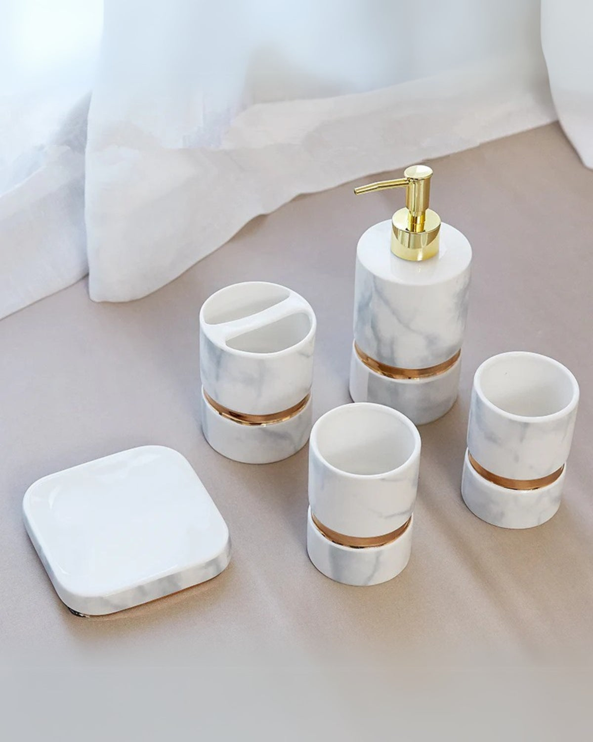 Carvallo Marmor Elegance – Lyxigt Marmorbadrumset med Gyllene Detaljer (6-delat) Carvallo