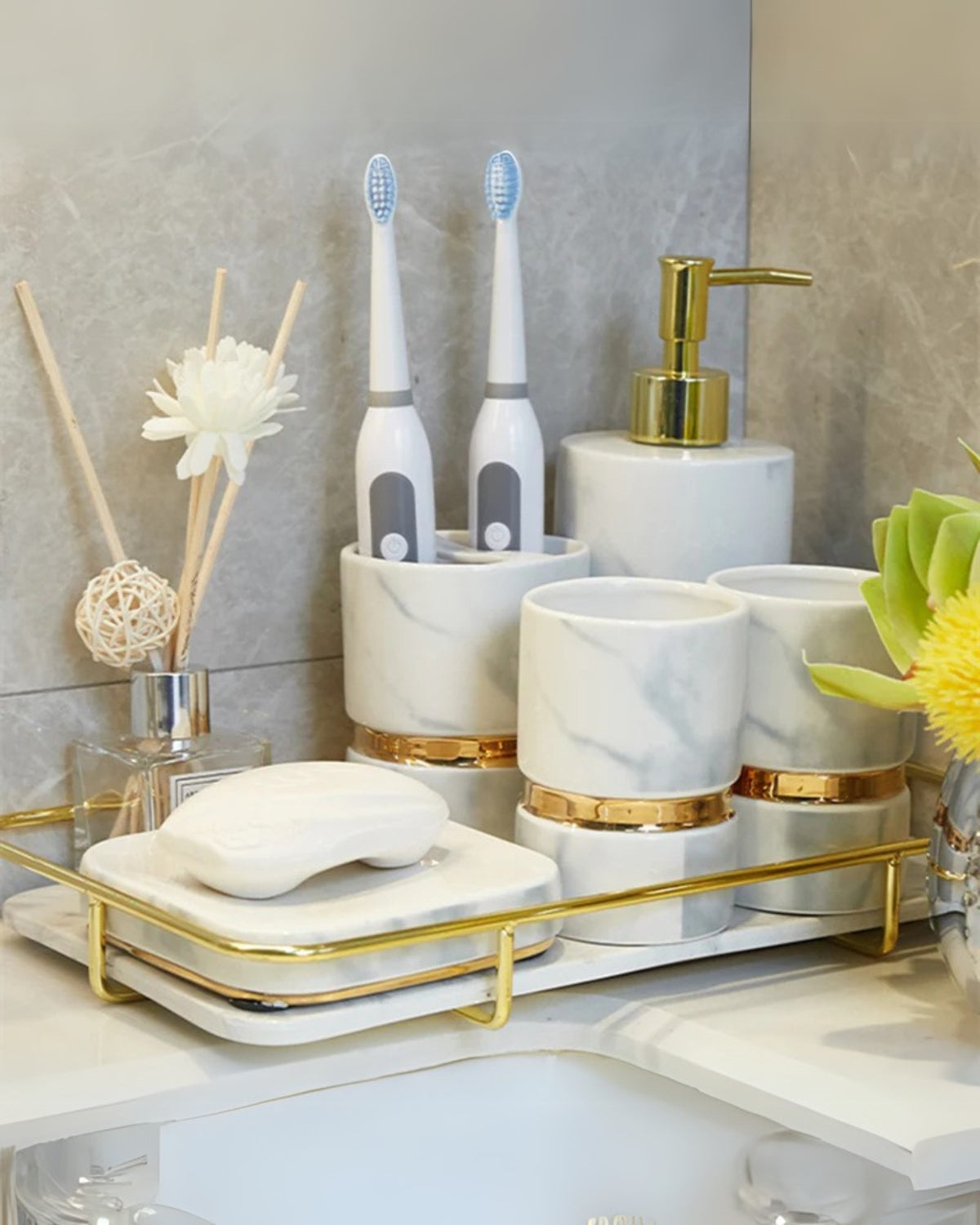 Carvallo Marmor Elegance – Lyxigt Marmorbadrumset med Gyllene Detaljer (6-delat) Carvallo