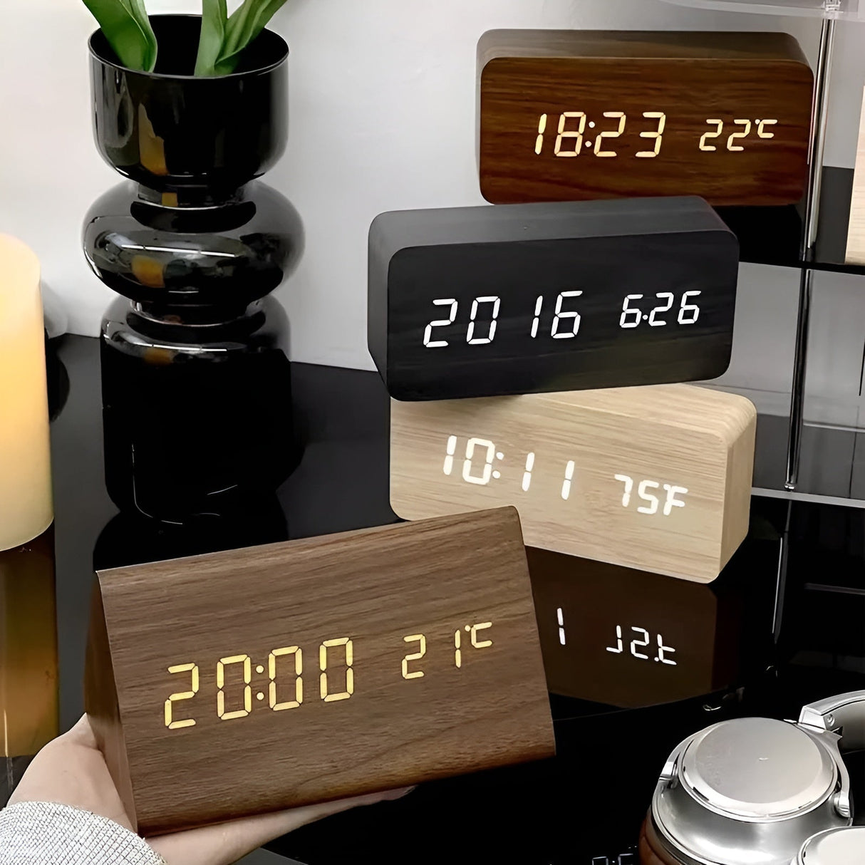 Trä-LED-klocka – Elegant väggklocka med väckfunktion | Tidös design för vardagsrum Carvallo