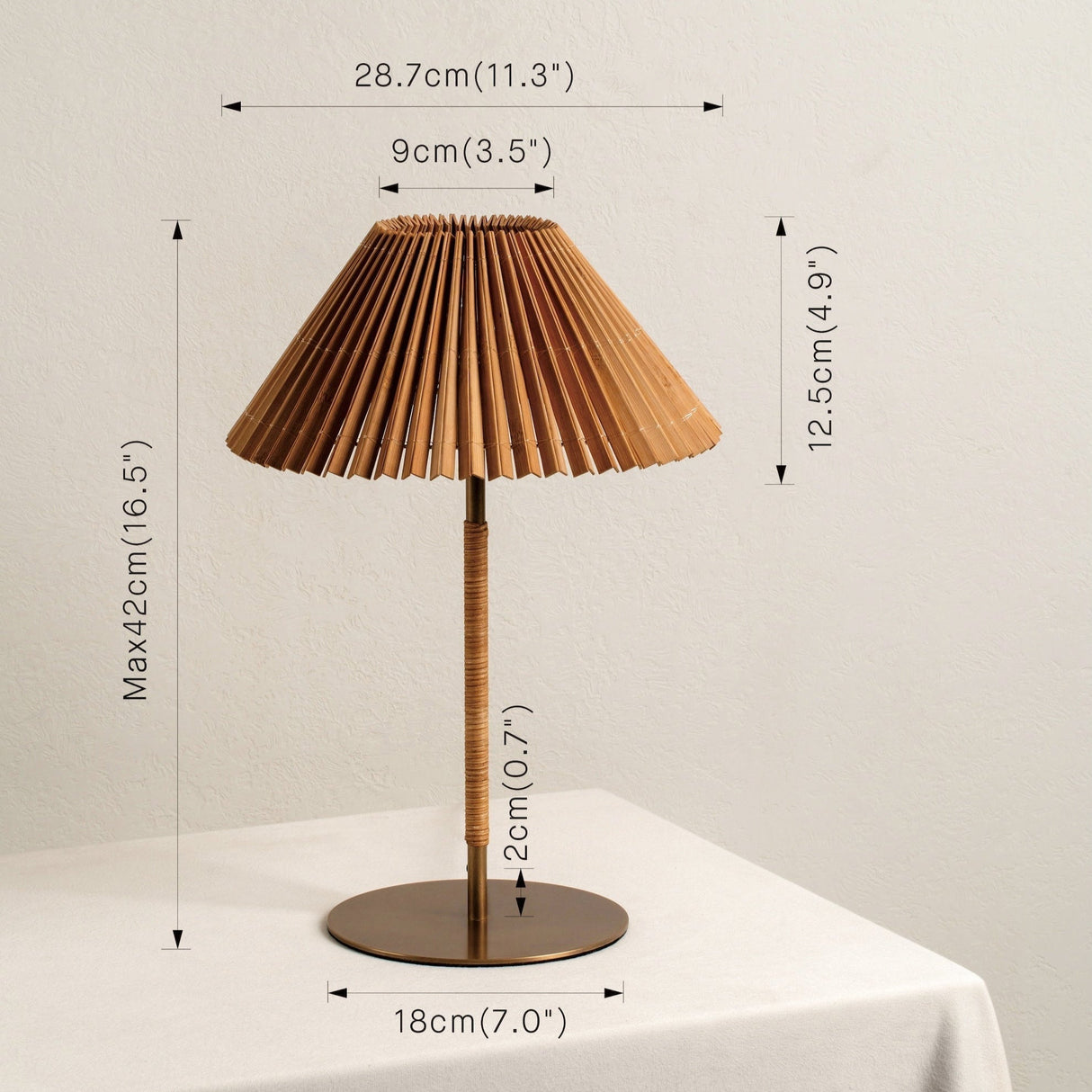 Anji Bordslampa Bamboo | Sänglampor & Belysning för Vardagsrum | Mid Century Modern | Åldrad mässingsbas | Brick by Brick Carvallo