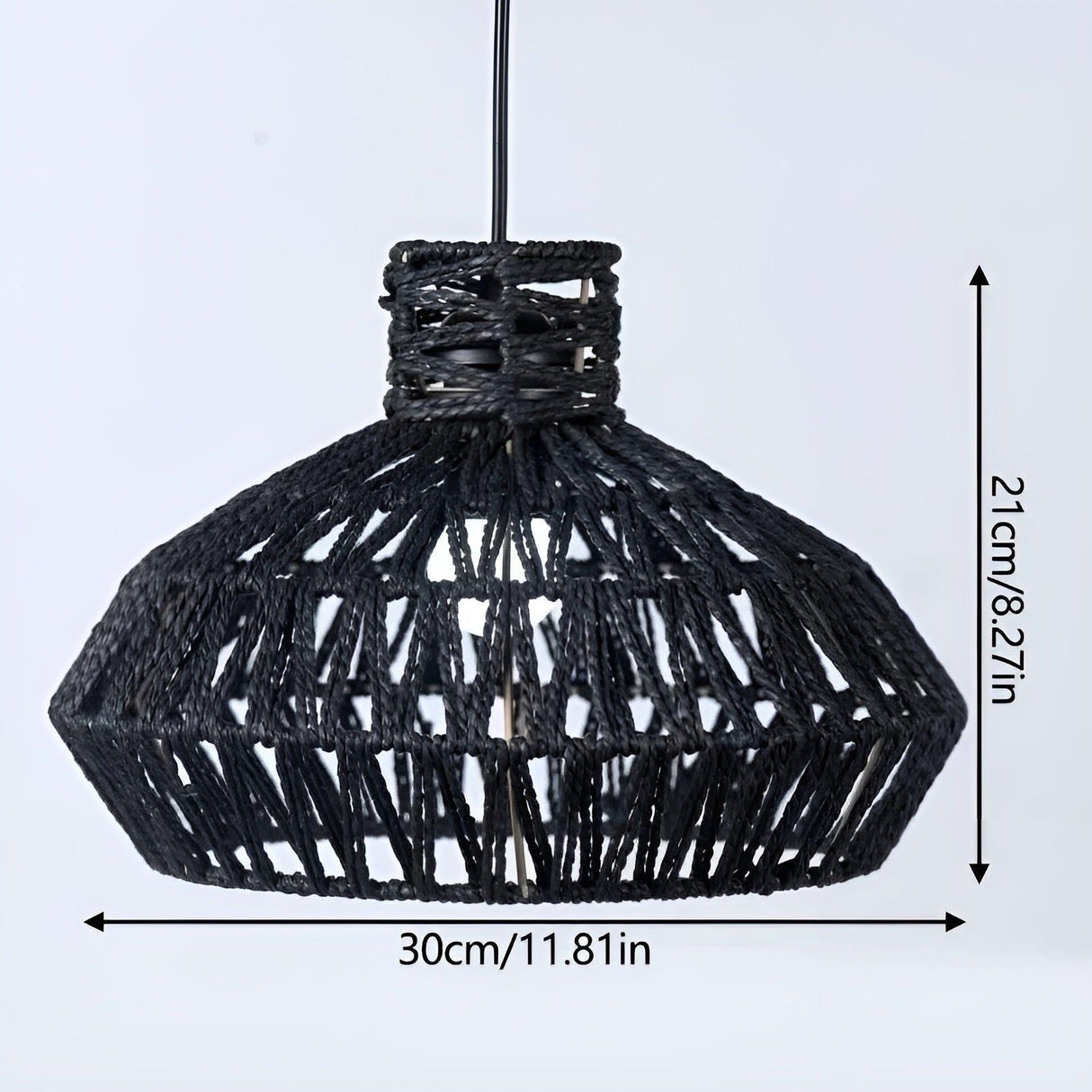 AntiqueWeave Lamp - Antik Lampa Av Handflettad Rattan Carvallo