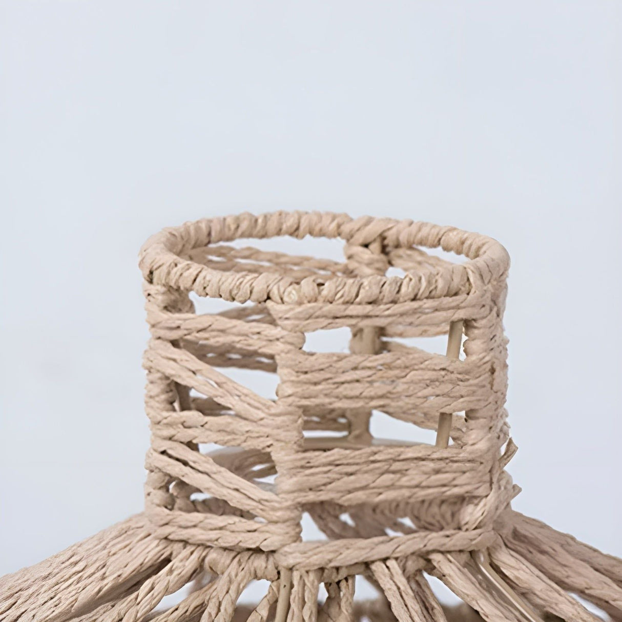 AntiqueWeave Lamp - Antik Lampa Av Handflettad Rattan Carvallo