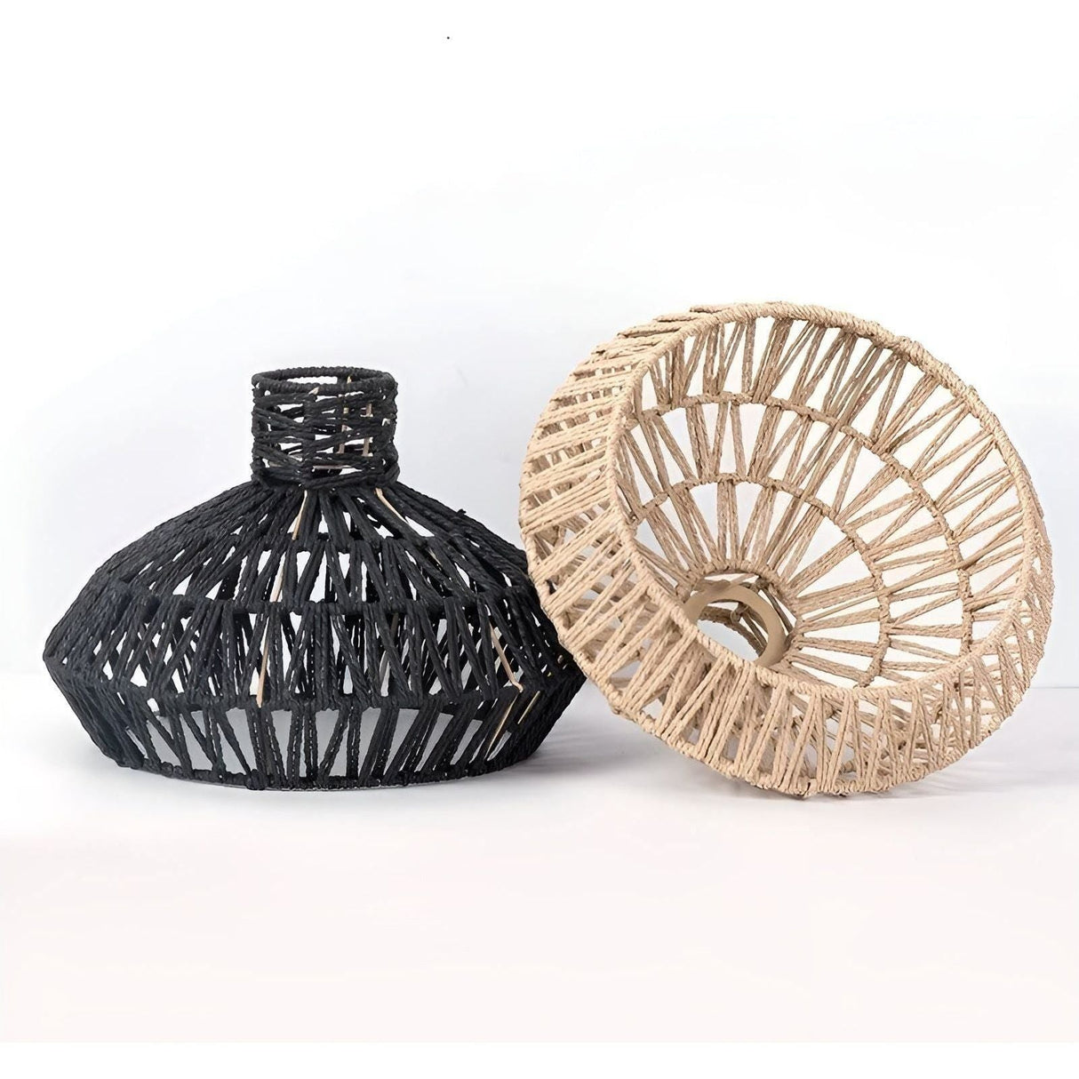 AntiqueWeave Lamp - Antik Lampa Av Handflettad Rattan Carvallo