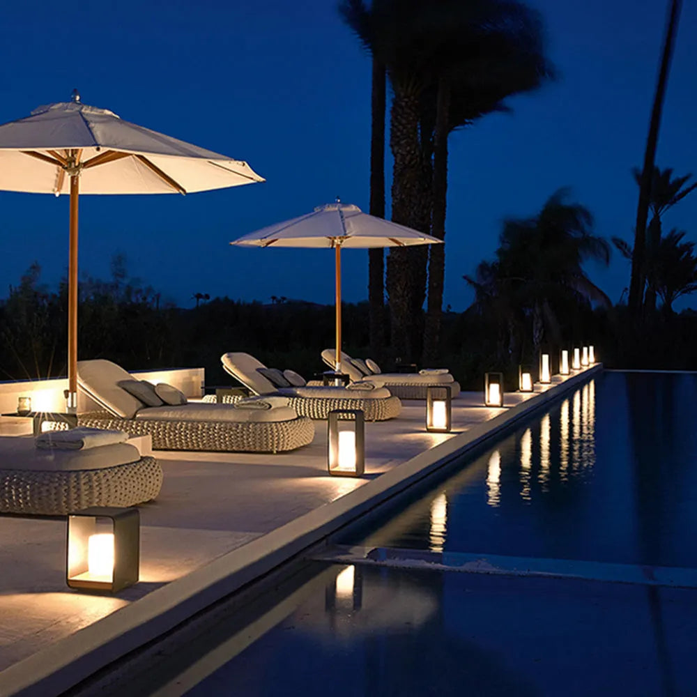 Metall Solar LED Utomhus Golvlampa – Väderbeständig Trädgårds- och Altanbelysning Carvallo