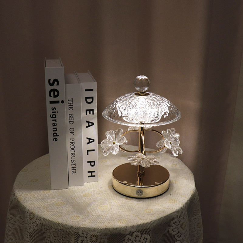 Elegant LED-bordslampa i kristall – blommönster med rund metallfot MILA Sverige