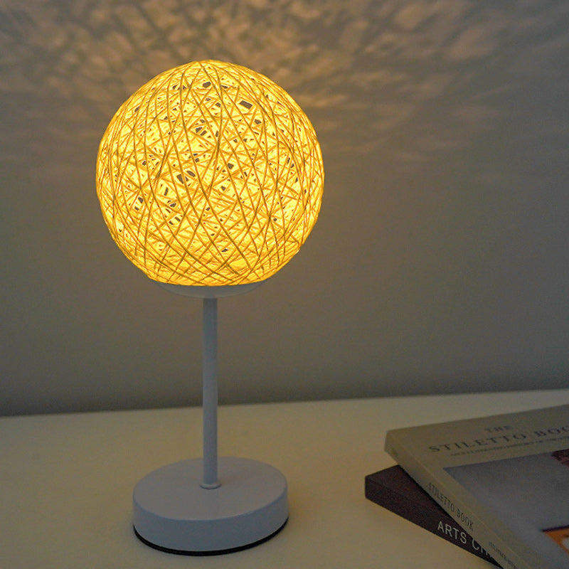 Art Deco Moon LED-lampa – järn & rottingdesign MILA Sverige
