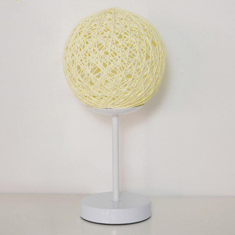 Art Deco Moon LED-lampa – järn & rottingdesign MILA Sverige